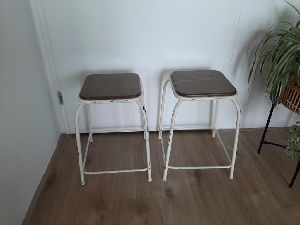 Set van 2 vintage industriële krukken met houten zitting, Ophalen