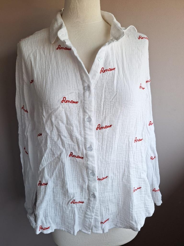 Nieuwe witte stretch blouse rode tekst van Jubylee, maat M/L, Kleding | Dames, Maat 38/40 (M), Wit, Nieuw, Ophalen of Verzenden