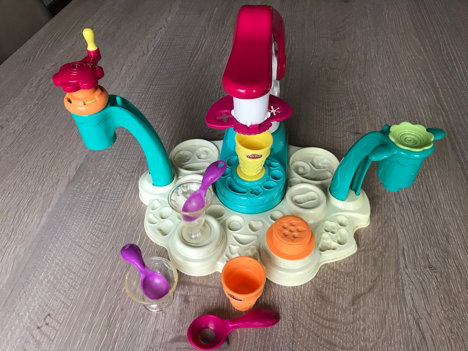 Play-Doh Ijsjesmachine - Compleet en in goede staat, Ophalen of Verzenden, Gebruikt, Jongen of Meisje