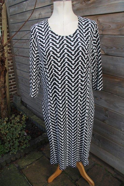 Jurk zwart/ creme Amania M mt 46 Vaste prijs, Amania MO, Zwart, Maat 46/48 (XL) of groter, Ophalen of Verzenden