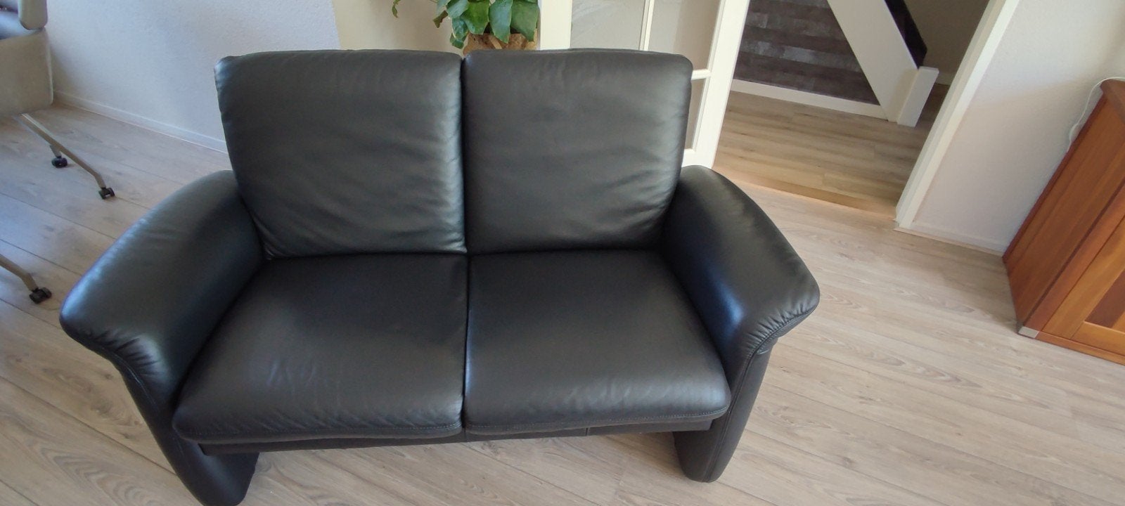 Comfortabele tweepersoons leren bank, Huis en Inrichting, Banken | Bankstellen, Ophalen, Gebruikt, Minder dan 75 cm, 150 tot 200 cm