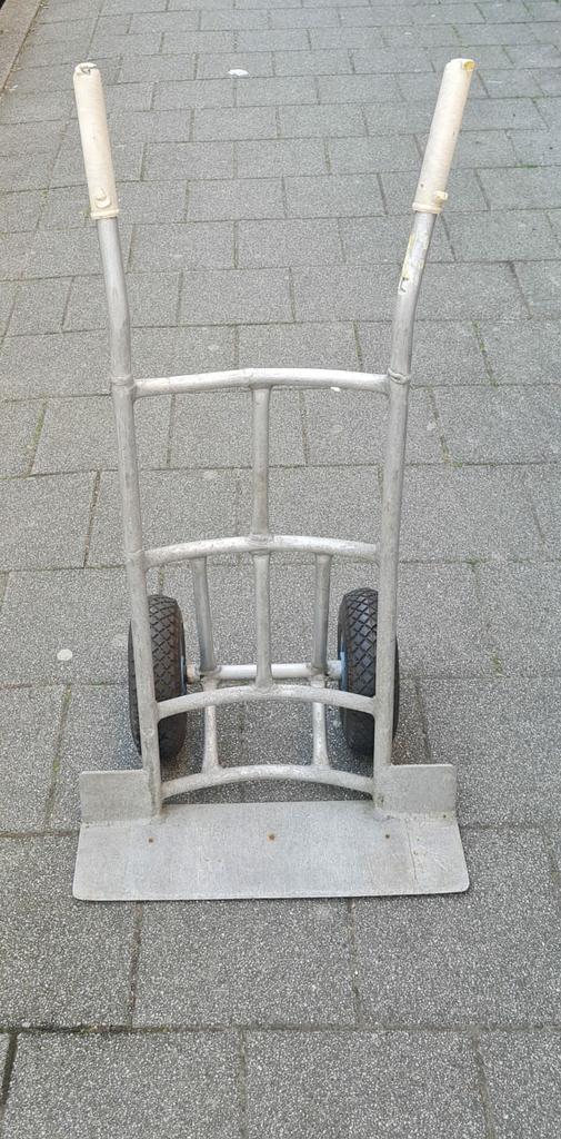 Steekwagen van aluminium in goede staat, 60 tot 80 liter, Ophalen of Verzenden, Zo goed als nieuw, Steekwagen