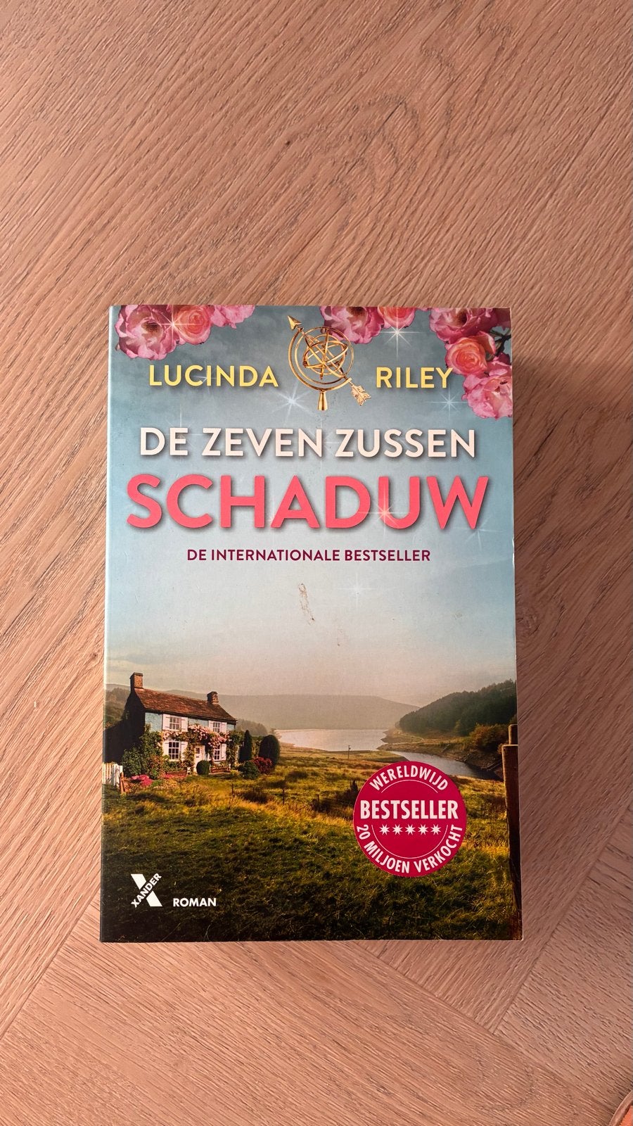 De Zeven Zussen - Schaduw door Lucinda Riley, Boeken, Ophalen of Verzenden, Zo goed als nieuw, Nederland