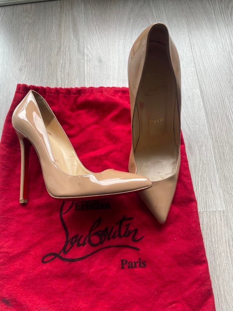 Christian Louboutin So Kate 120 Nude Patent Pumps - Maat 37, Kleding | Dames, Schoenen, Ophalen of Verzenden, Gedragen, Beige