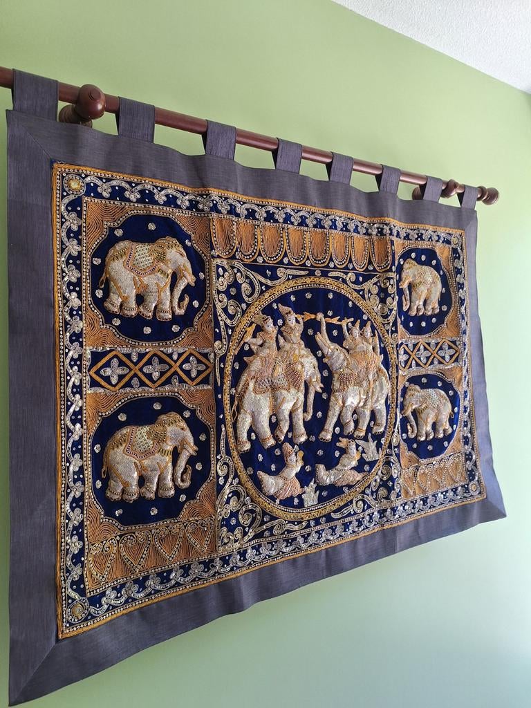 Prachtig handgemaakt wandkleed met olifanten en figuren, Ophalen of Verzenden, Zo goed als nieuw