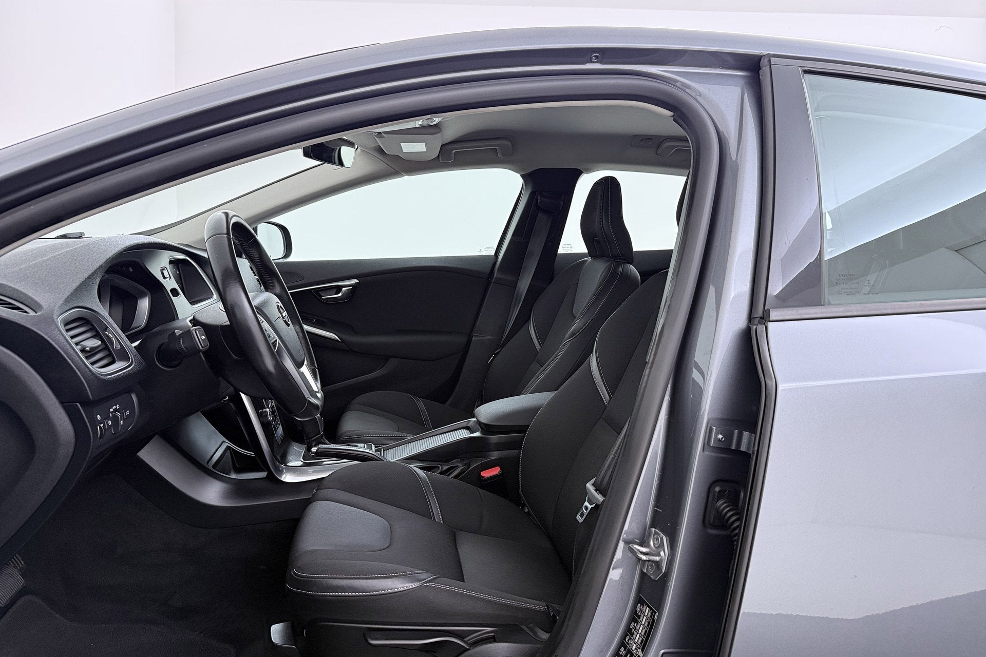 Volvo V40 1.5 T3 Inscription | Trekhaak | Dealer Ond. | Keyl, Adaptive Cruise Control, 4 cilinders, 700 kg, Leder en Stof