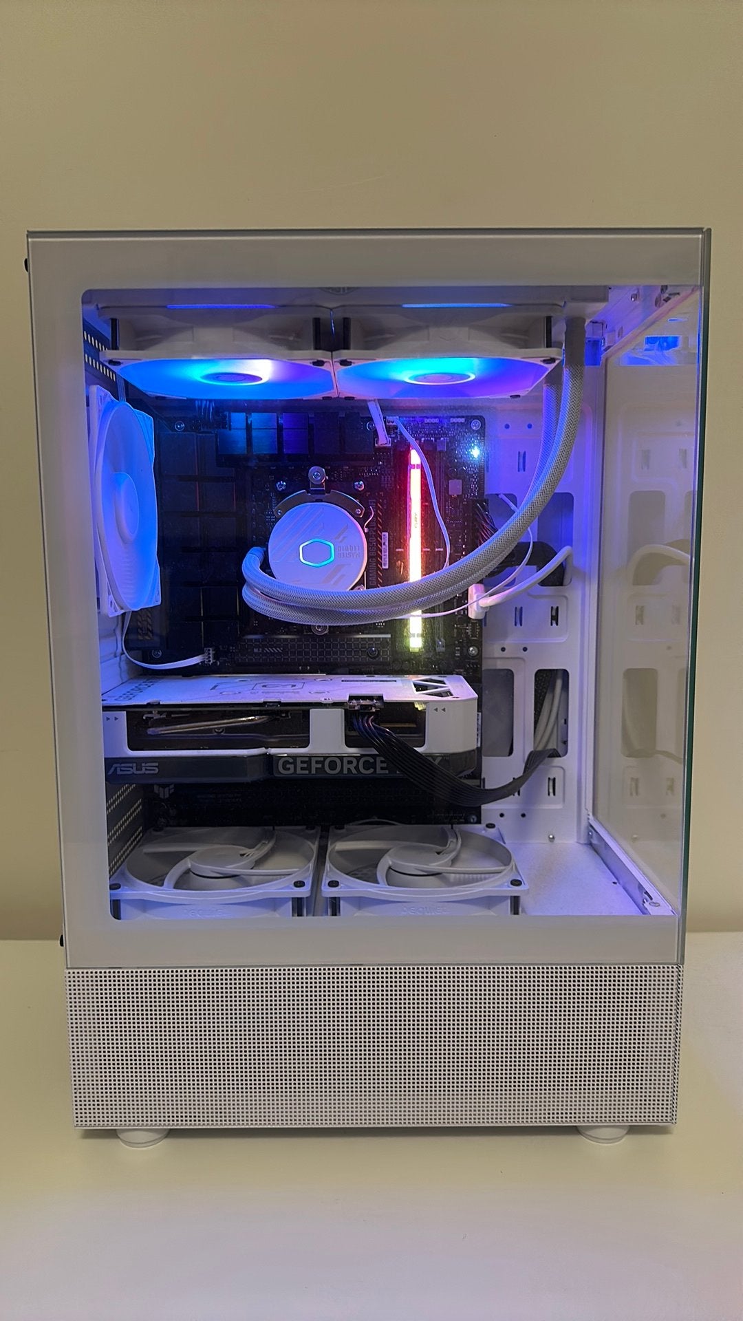 Pc met 4060, 7600x, 8gb ram, 1tb geheugen en kleurijke fans., Ophalen, Gebruikt, Zelfgebouwde PC, 8 GB