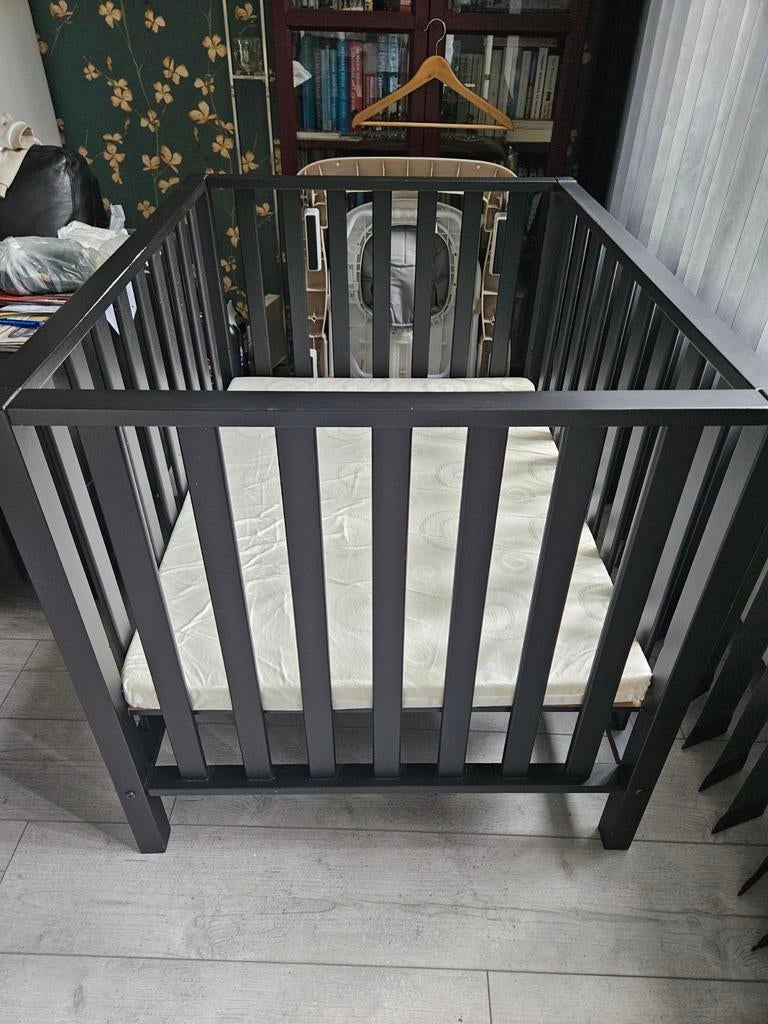 Zwarte box met matras, Ophalen, Gebruikt