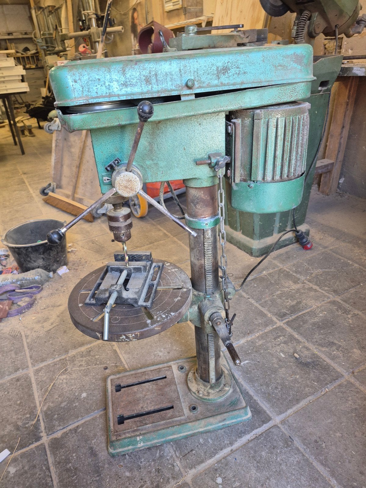 Ferm Kolomboormachine FM16 - Heavy Duty Boorpers, Doe-het-zelf en Verbouw, Ophalen, Gebruikt, 400 tot 600 watt, Kolomboormachine