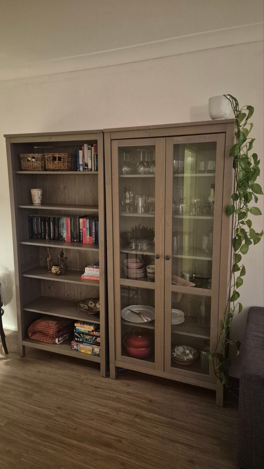 2 IKEA Hemnes kasten: vitrinekast en boekenkast, Ophalen, Gebruikt, 50 tot 100 cm, 150 tot 200 cm