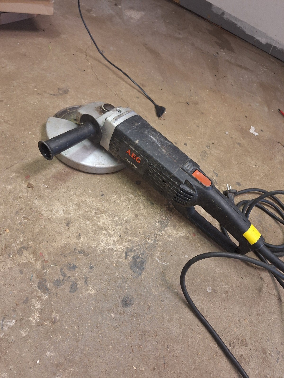 AEG Haakse slijpmachine - Krachtig en betrouwbaar, Ophalen, Gebruikt, 1000 watt of meer, Haakse handslijpmachine