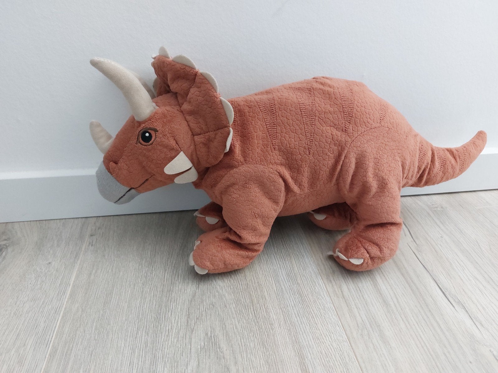 Knuffel Ikea dino dinosaurus Triceratops jattelik L2404, Ophalen of Verzenden, Zo goed als nieuw, Overige typen