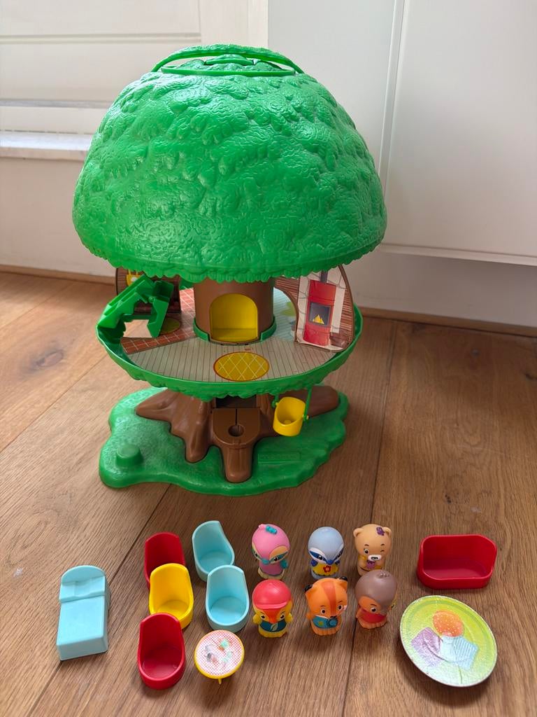 Boomhuis speelset met figuren en meubels, Kinderen en Baby's, Speelgoed | Poppenhuizen, Ophalen, Gebruikt, Poppenhuis