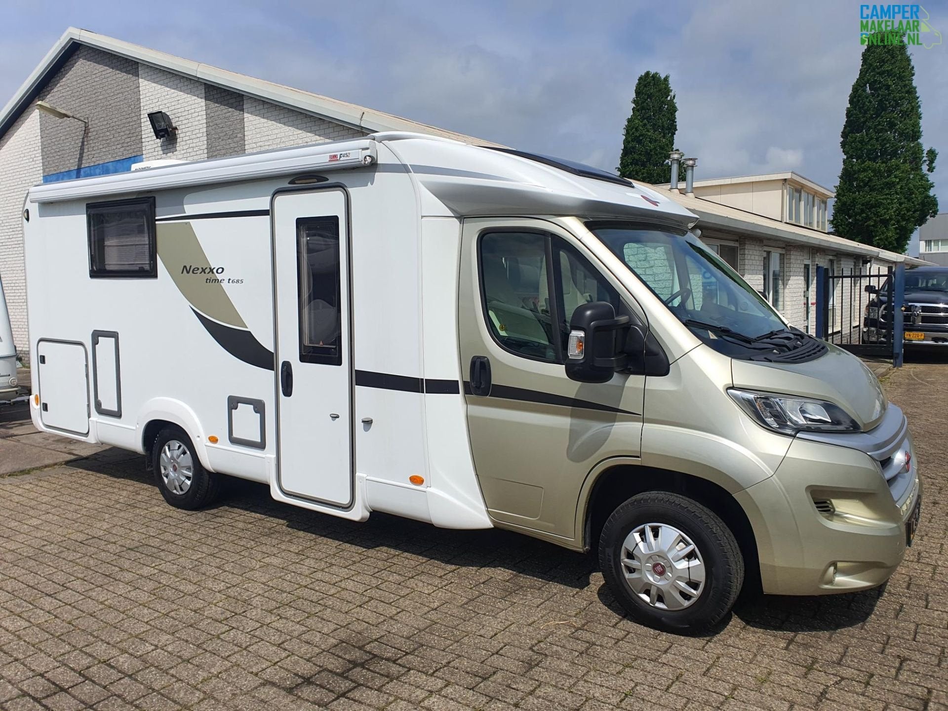 Bürstner Nexxo Time T 685-Compact camper in nette staat, Caravans en Kamperen, Campers, Ringverwarming, 6 tot 7 meter, Bedrijf
