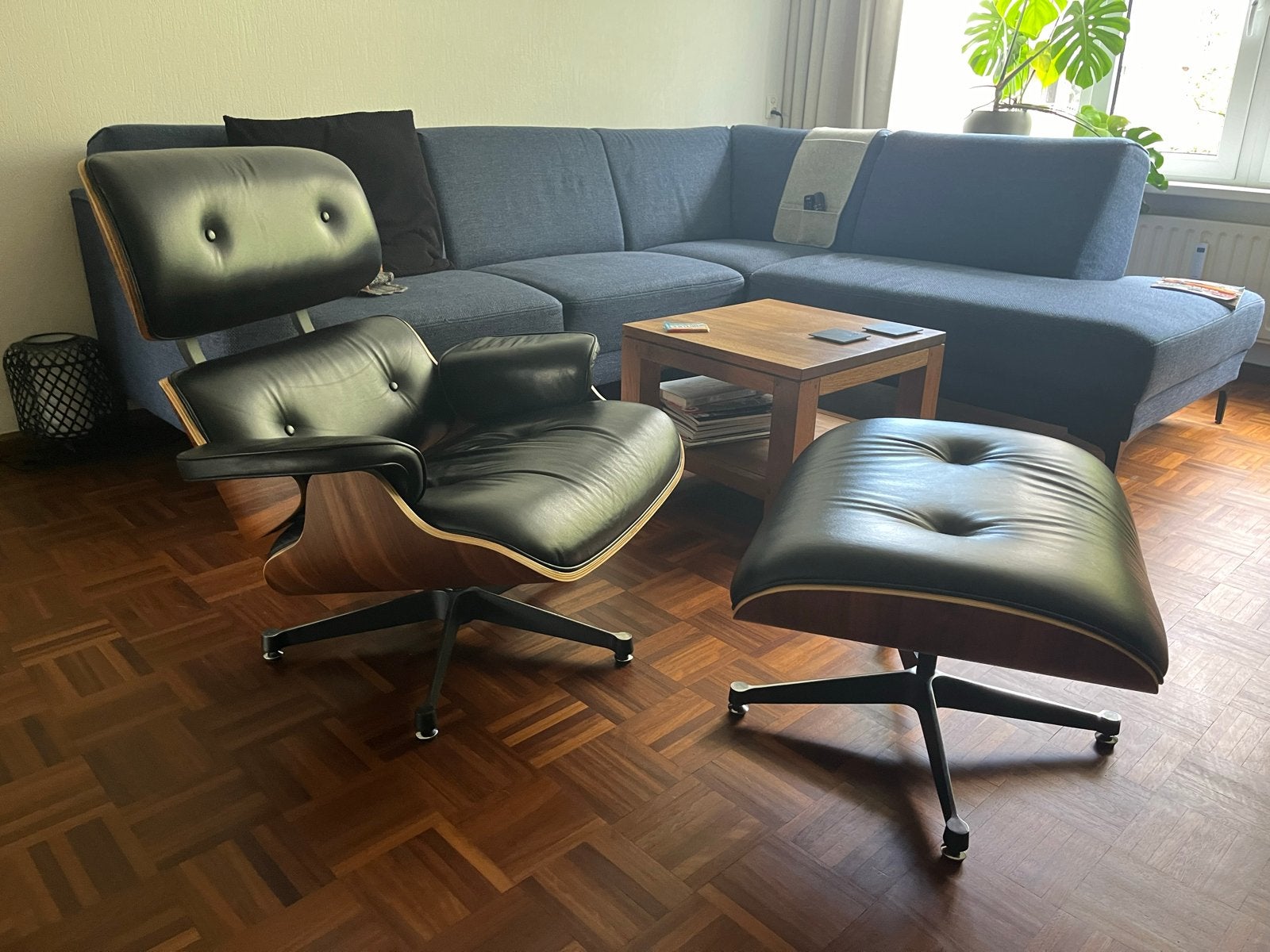 Lounge Chair met Hocker - Zwart Leer en Hout, Ophalen, Zo goed als nieuw, Hout, 75 tot 100 cm