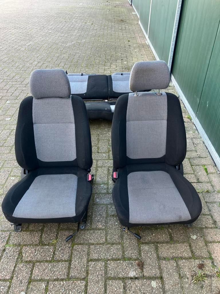 Bestuurder/pasagiers stoelen + neerklapbare achterbank, Auto-onderdelen, Ophalen, Gebruikt, Subaru