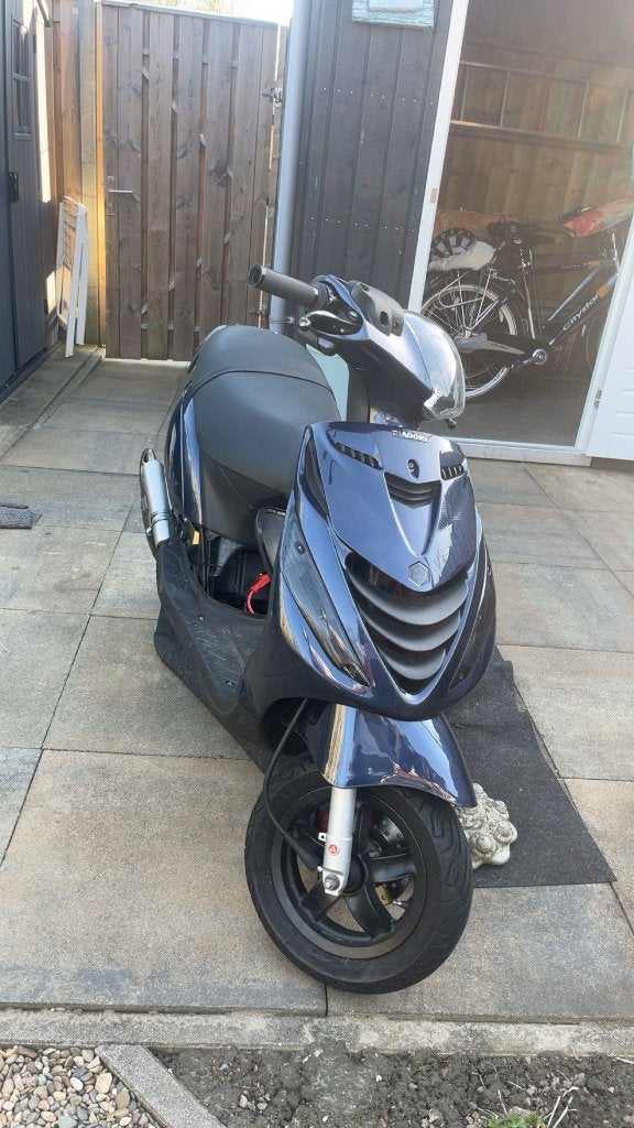 Zip 2 takt 70CC MK2 racing, Fietsen en Brommers, Scooters | Piaggio, Ophalen, Tweetakt, Maximaal 45 km/u, Zo goed als nieuw