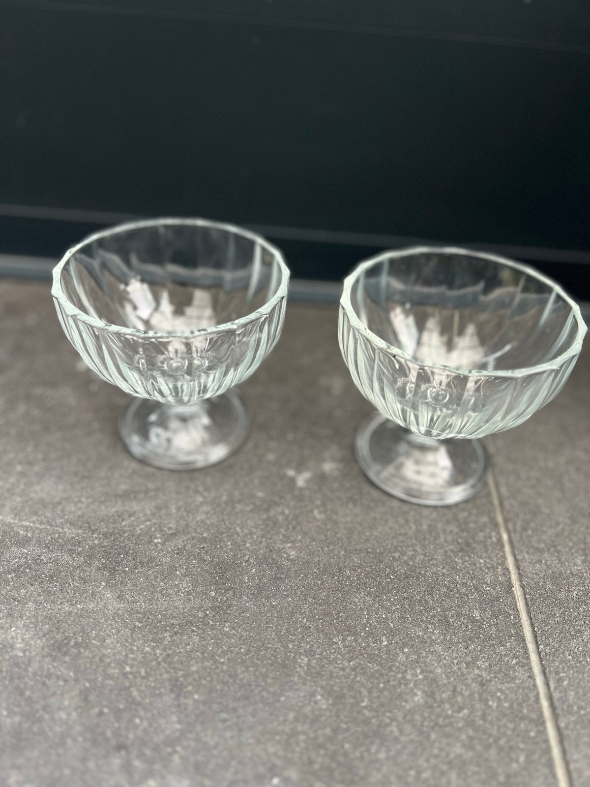 Set van 2 vintage glazen ijscoupes, Ophalen