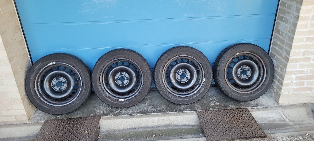 Winterbanden Aygo 165/60 R15 Falken, Ophalen, Gebruikt, 15 inch, Banden en Velgen