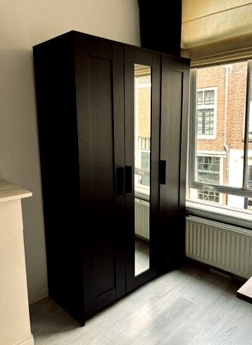 Zwarte kledingkast met spiegeldeur, Huis en Inrichting, Kasten | Kledingkasten, Ophalen, Gebruikt, 100 tot 150 cm, 200 cm of meer