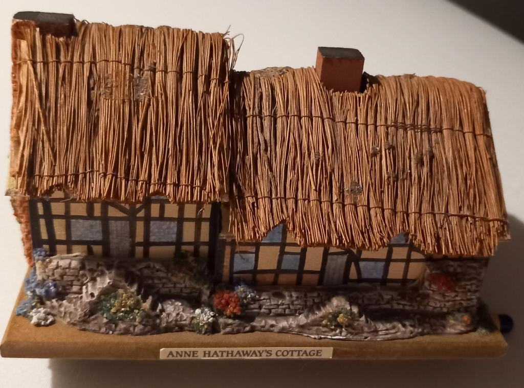 Anne Hathaway's Cottage- music box, Ophalen of Verzenden