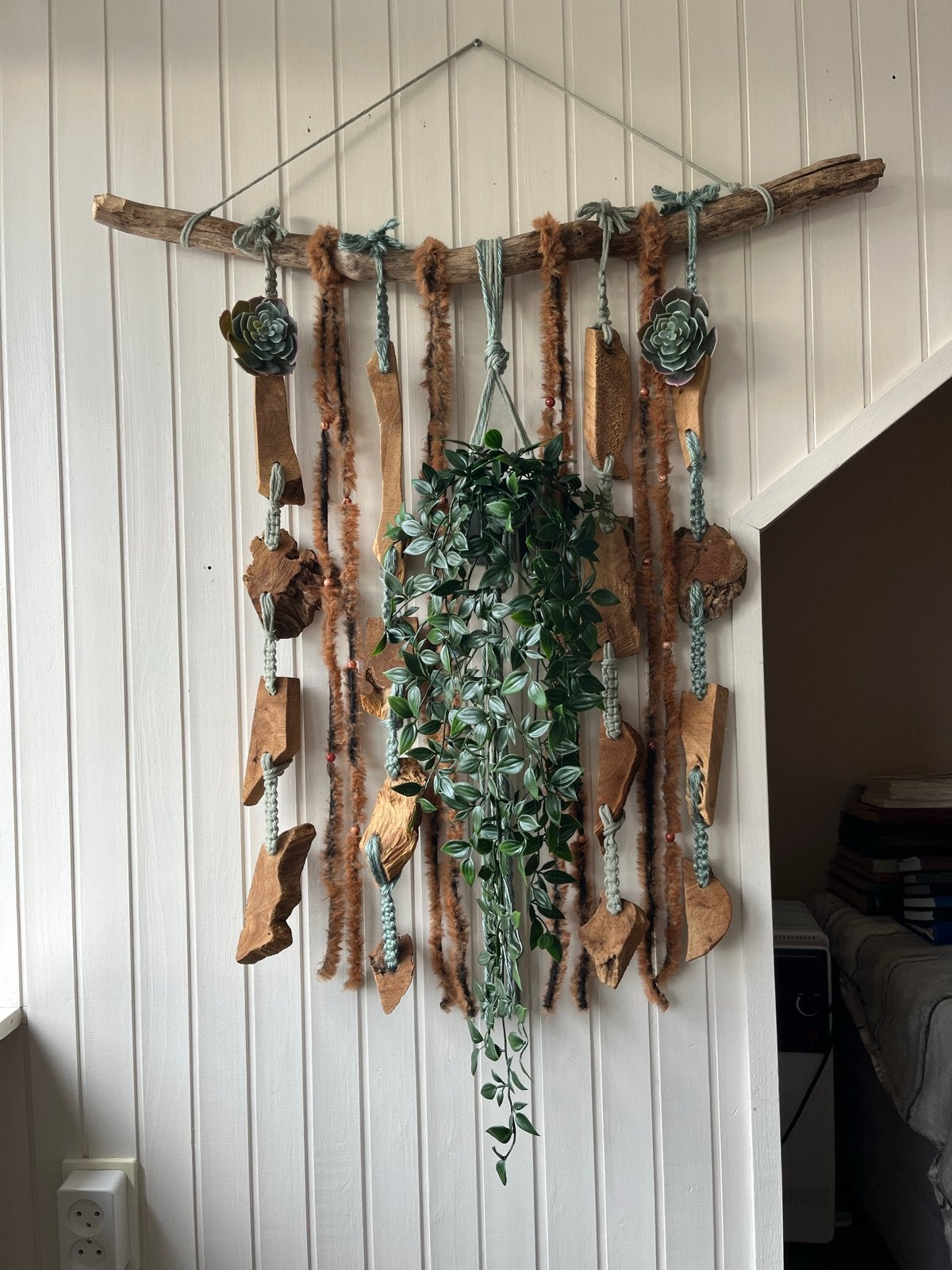 Wanddecoratie groen/grijs met houten accenten en plant, Wandhanger, Hout, Meerkleurig, 76 cm