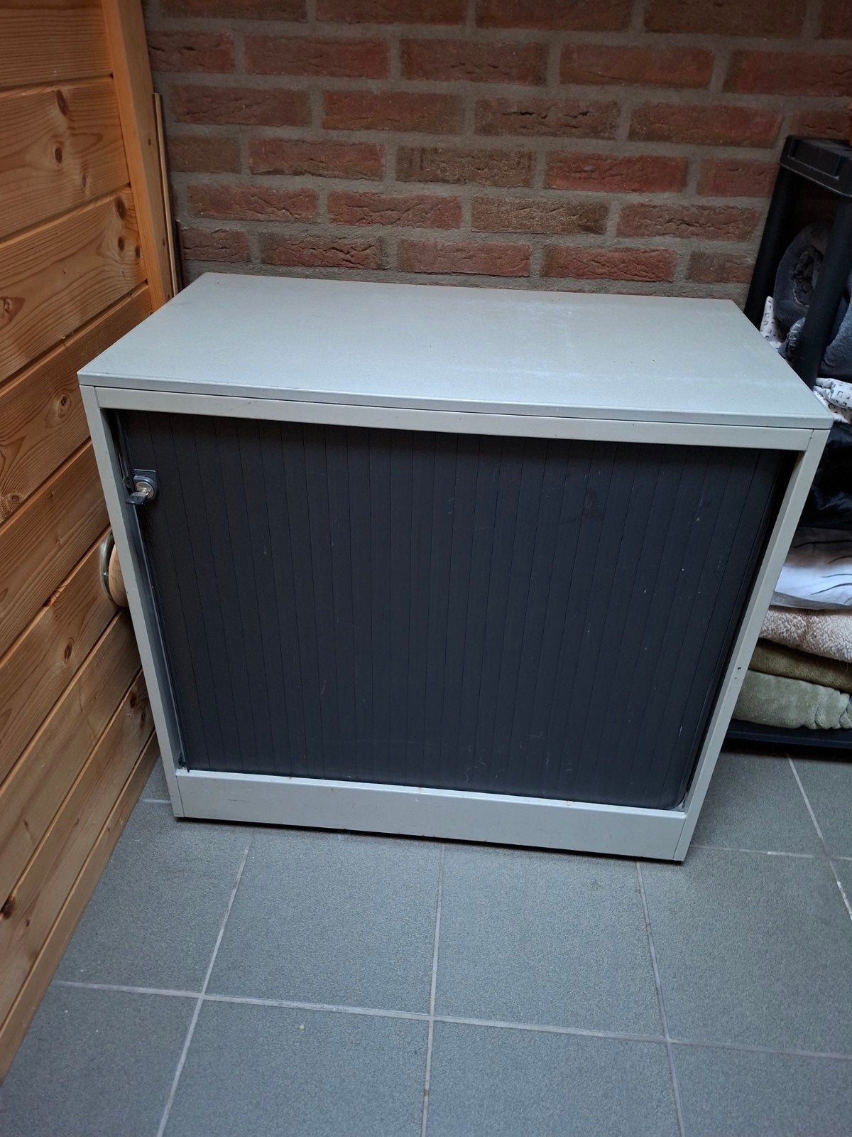 Ahrend Gereedschapskast, Ophalen