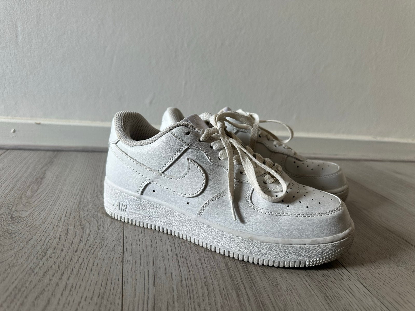 Nike Air Force 1, Wit, Ophalen of Verzenden, Sneakers of Gympen, Gedragen