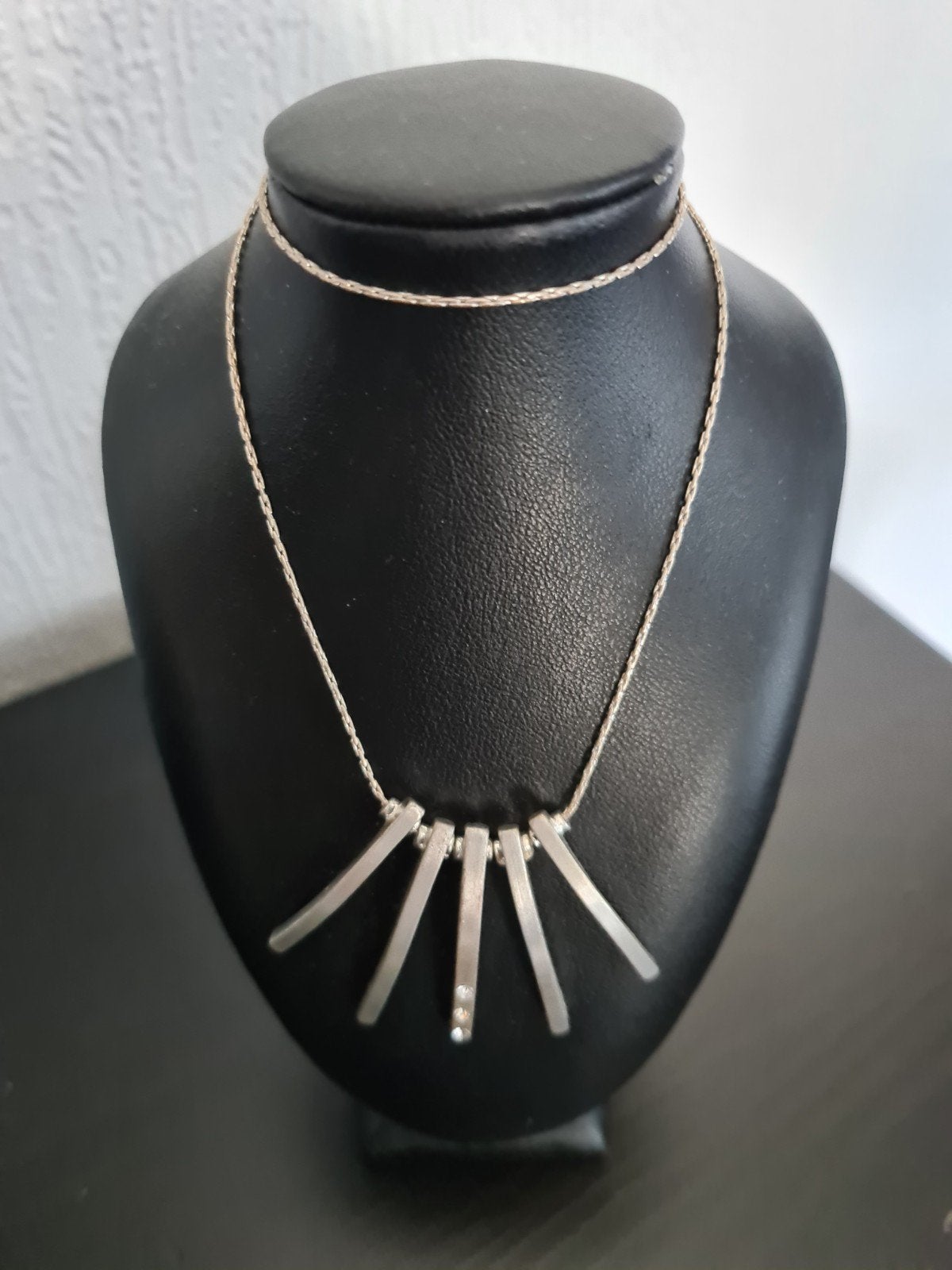 Nieuwe zilverkleurige ketting met staafjes en strass, Overige materialen, Nieuw, Ophalen of Verzenden, Zilver