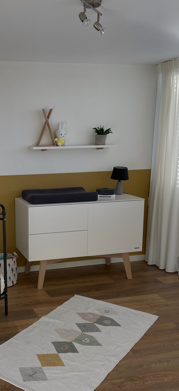Kidsmill Sixties Commode - Oatmeal / Eiken + wandplank, Ophalen, 50 tot 70 cm, 90 tot 105 cm, 100 cm of meer