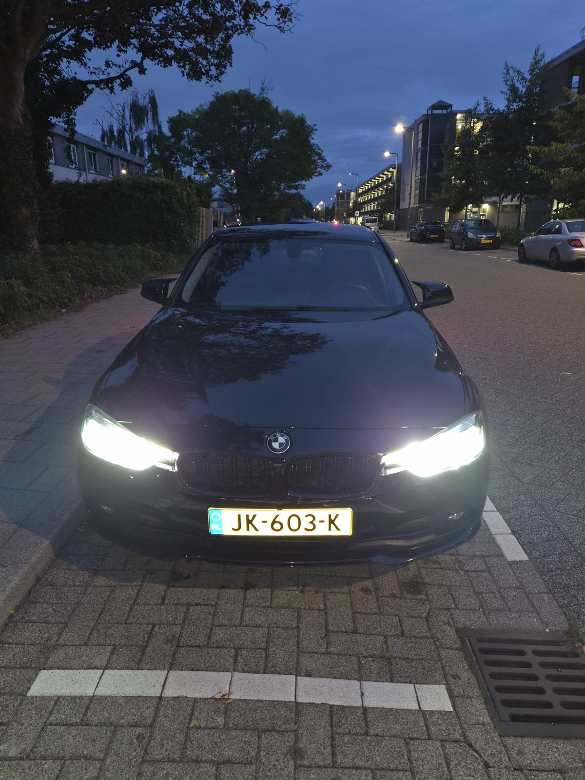 BMW 320i 258pk Aut 2016 Zwart (NAP), Automaat, Achterwielaandrijving, 1800 kg, Zwart