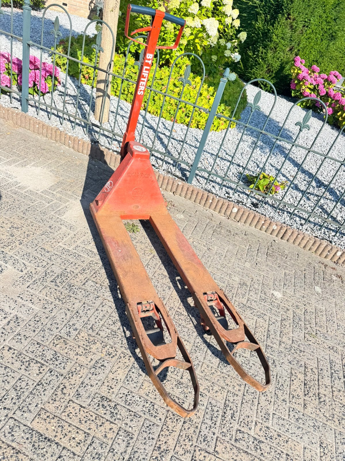 pompwagen/palletwagen 2500 kg bt lifter met inrijbeugel, Ophalen, Zo goed als nieuw, Overige typen