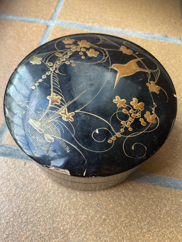 Antiek zwart japans lakdoosje brocante rond goudkleur dessin, Antiek en Kunst, Ophalen of Verzenden
