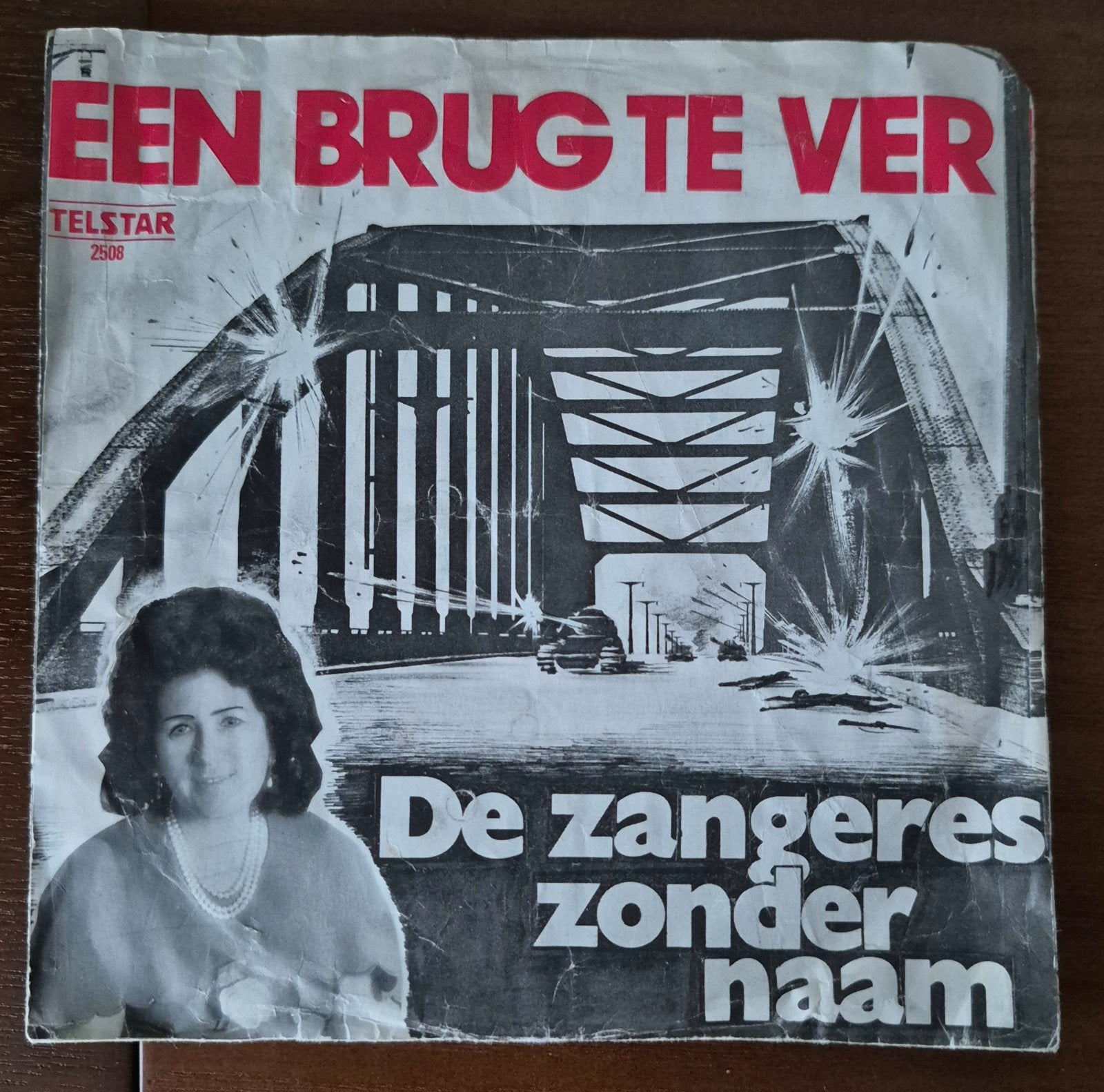 Zangeres Zonder Naam - Een brug te ver, Ophalen of Verzenden
