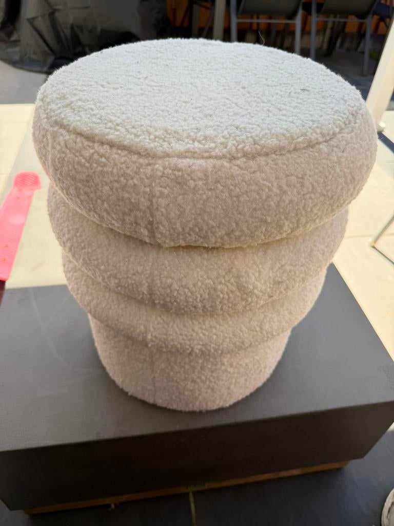 Beige poef, Ophalen, Zo goed als nieuw, Rond, Minder dan 50 cm
