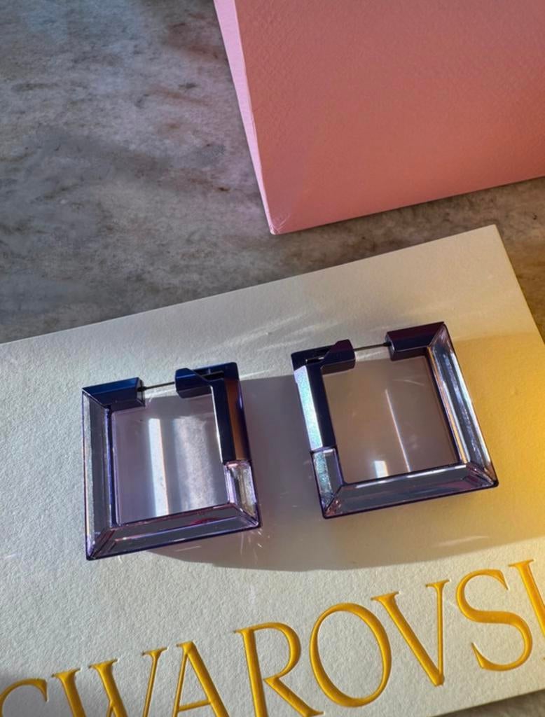 Swarovski creolen paars – luxe oorbellen –, Overige merken, Nieuw, 2 of 3 bedels, Glas of Kristal