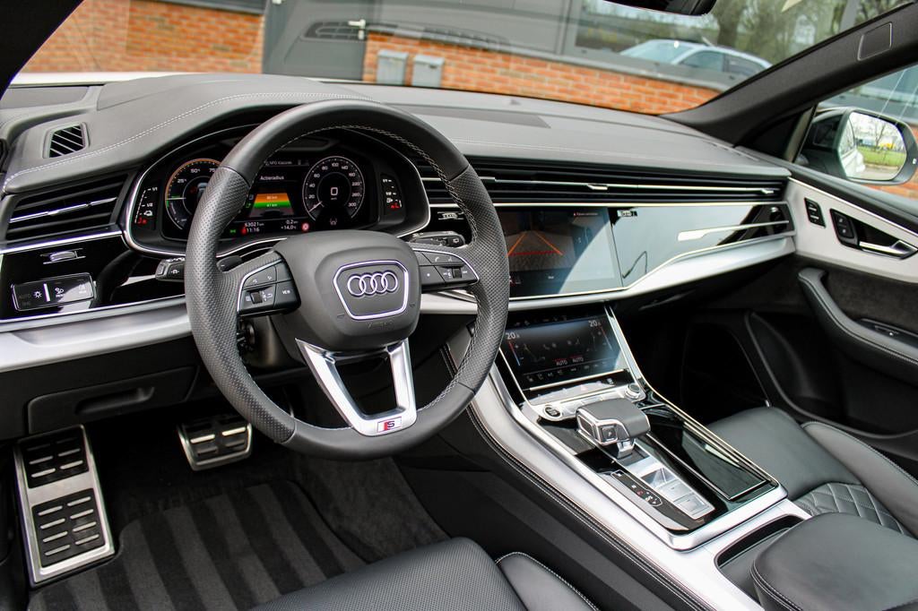 Audi Q8 55 TFSI e quattro Competition | Softclose | Pano | B, Automaat, Gebruikt, 2995 cc, Wit