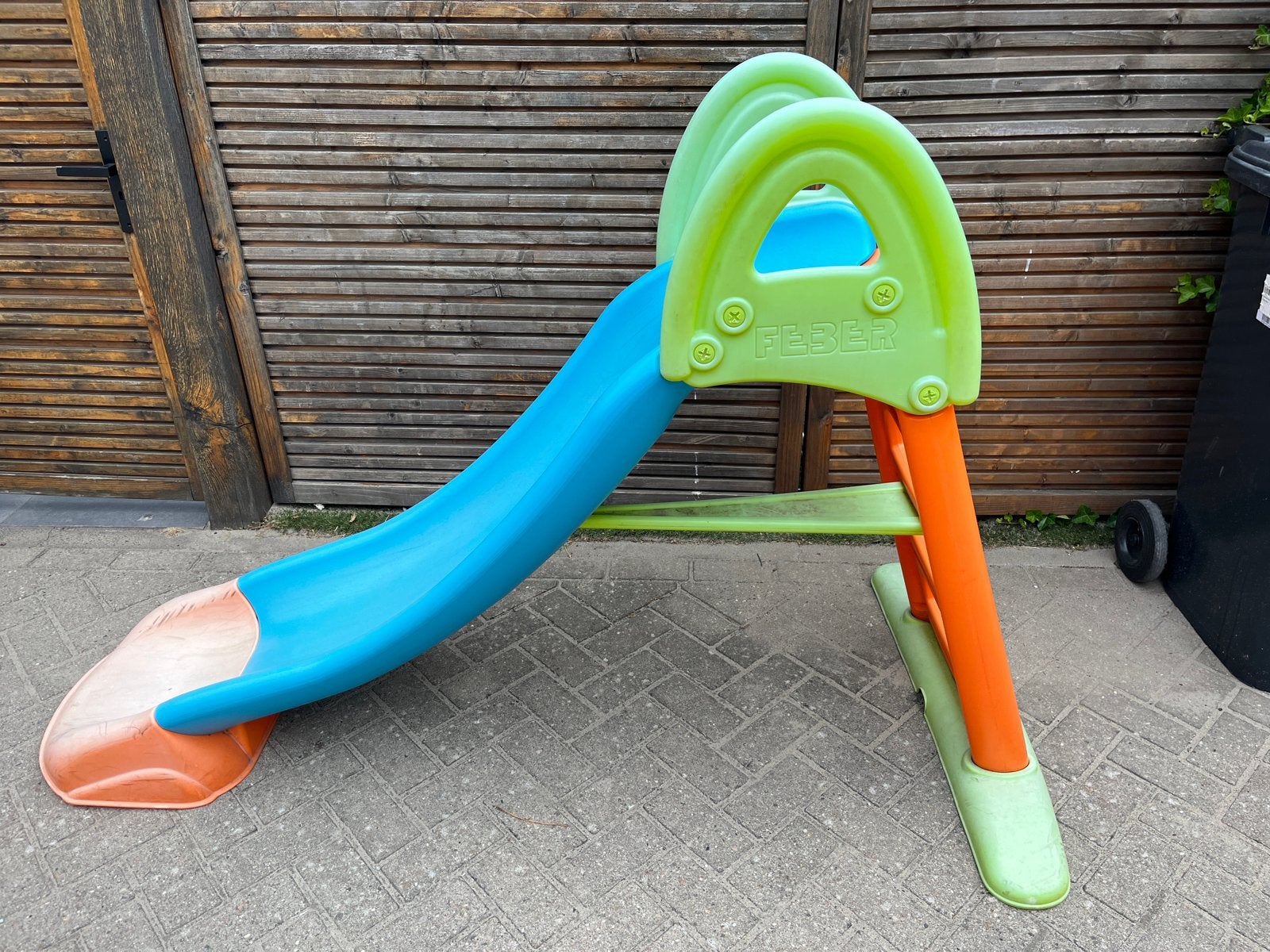 Feber Glijbaan met watersproeier, Kinderen en Baby's, Speelgoed | Buiten | Speeltoestellen, Ophalen, Gebruikt, Glijbaan