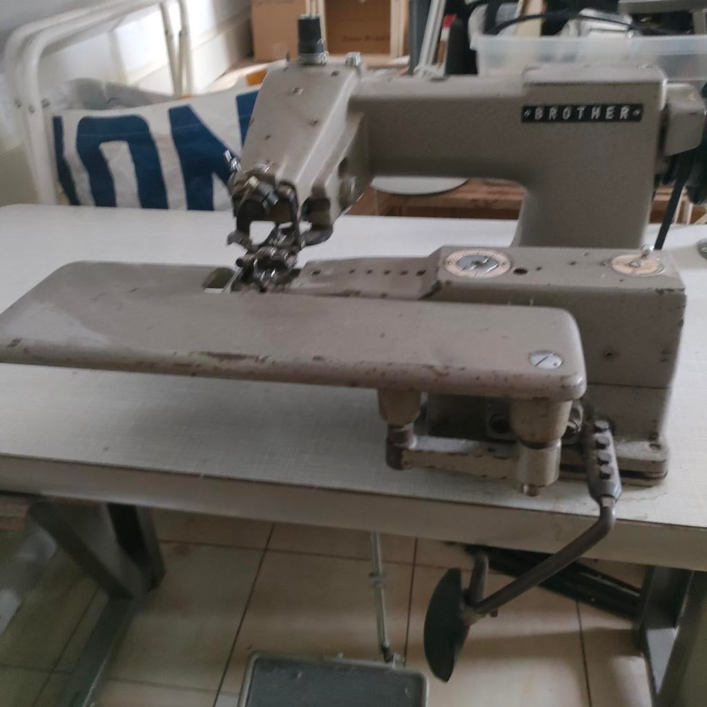 Brother CM2-B931 Industriële Naaimachine, Hobby en Vrije tijd, Naaimachines en Toebehoren, Gebruikt, Ophalen of Verzenden, Naaimachine