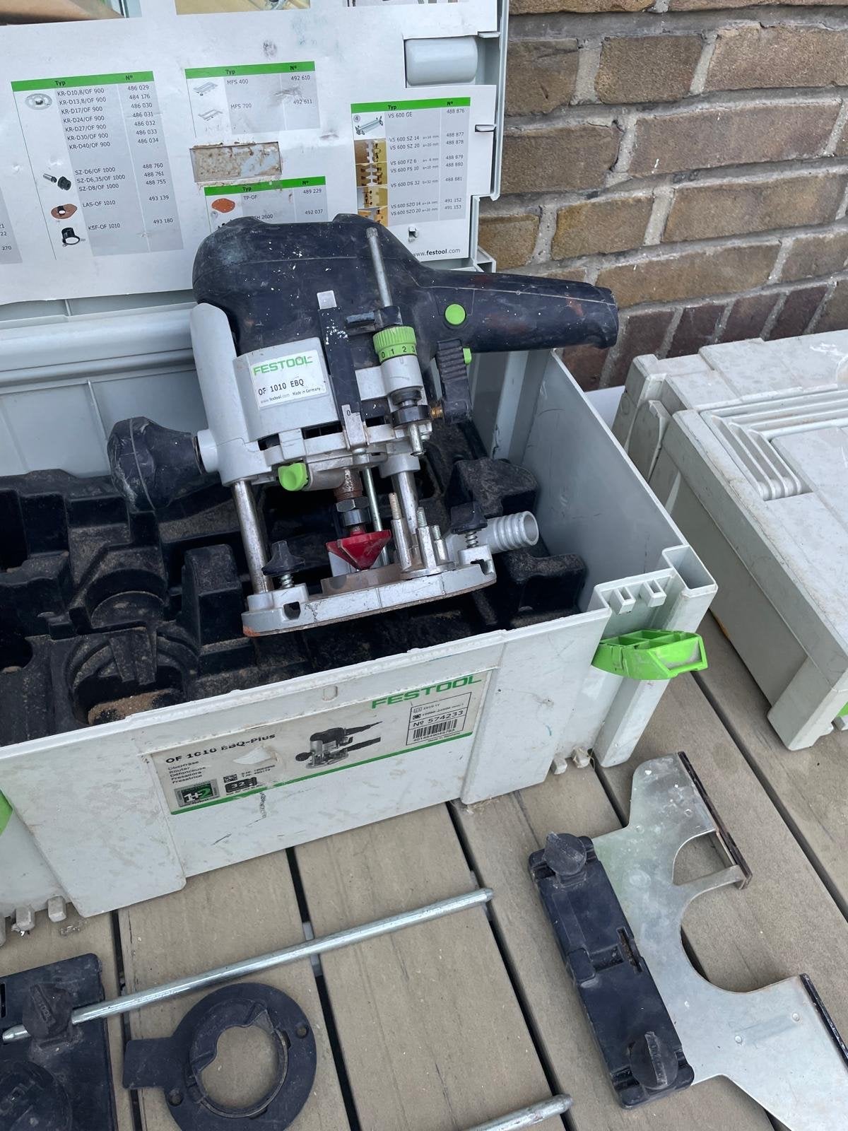 Festool Bovenfrees OF 1010 EBQ-Plus met accessoires, Doe-het-zelf en Verbouw, Gereedschap | Freesmachines, Ophalen of Verzenden
