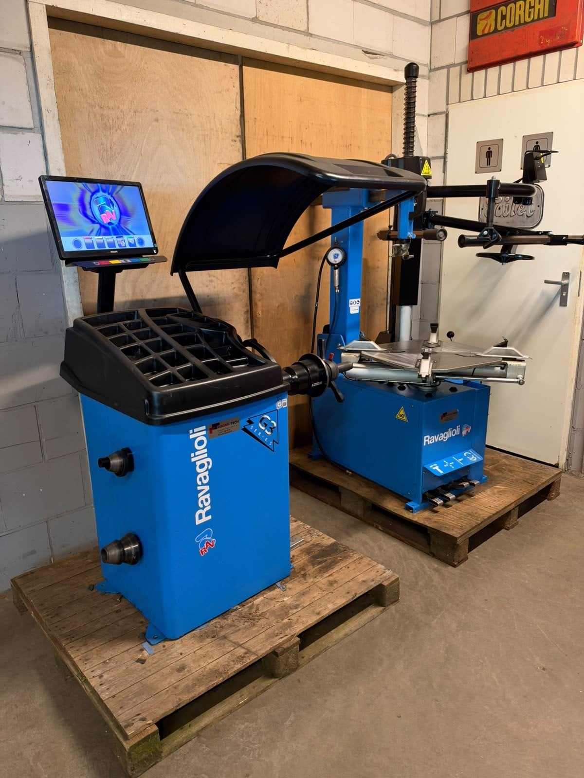 set bandenapparaat balanceer machine Ravaglioli hulparm, Auto diversen, Ophalen