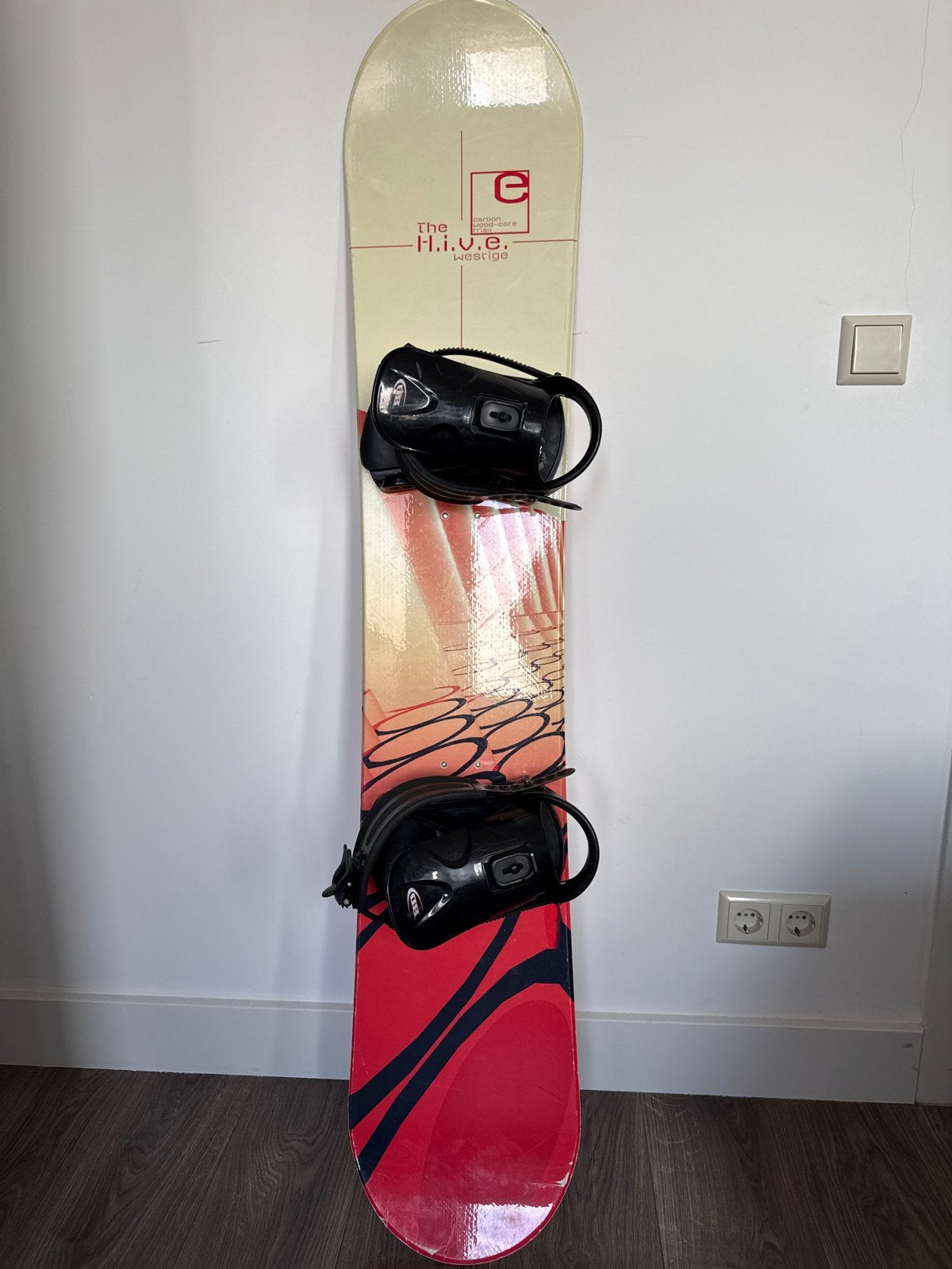 Westige The H.I.V.E. Snowboard met bindingen, 140 tot 160 cm, Gebruikt, Overige typen, Ophalen