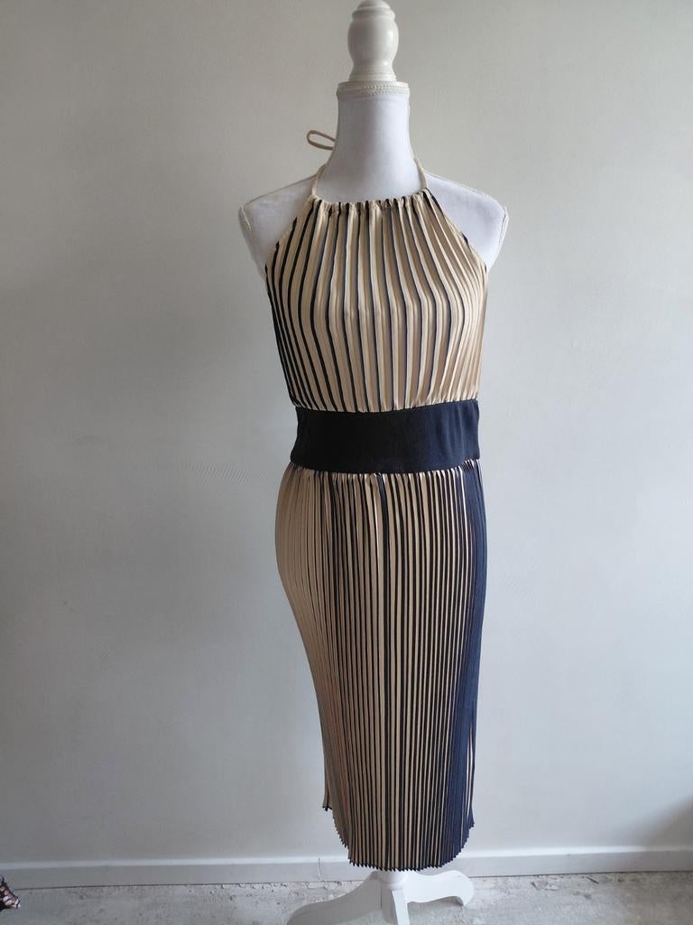 Zara geplooide halterjurk goud/zwart maat S, Kleding | Dames, Jurken, Ophalen of Verzenden, Zo goed als nieuw, Maat 36 (S), Onder de knie