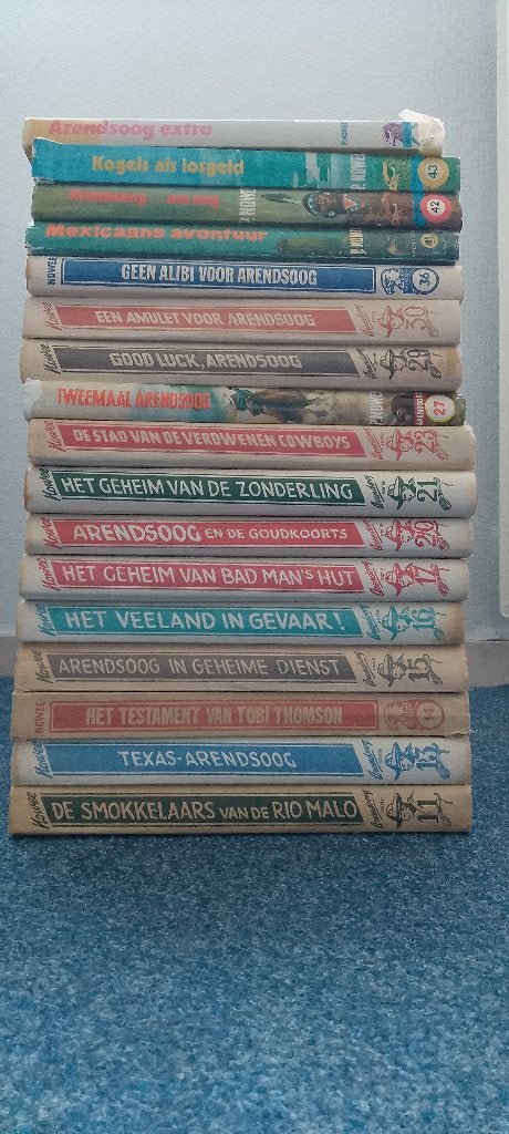 Arendsoog boeken, Ophalen of Verzenden, Gelezen, J. Nowee