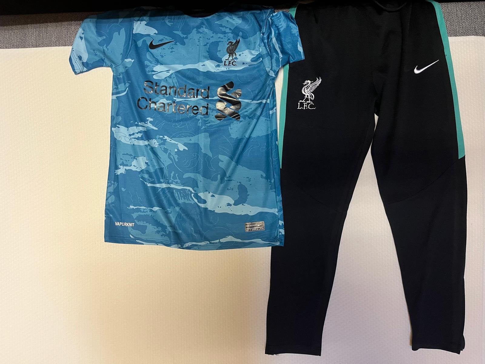 Trainings kleding maat L en M, Ophalen of Verzenden, Zo goed als nieuw, Maat 48/50 (M)