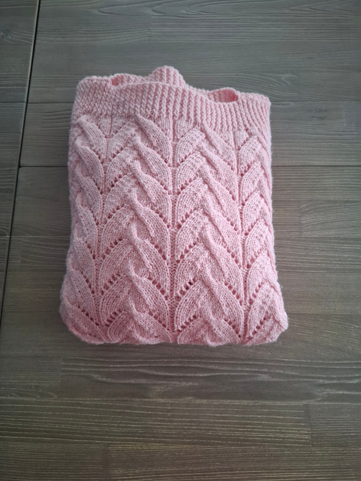 Nieuw handgebreide Lichtroze kabeltrui, Ophalen of Verzenden, Nieuw, Maat 38/40 (M), Roze