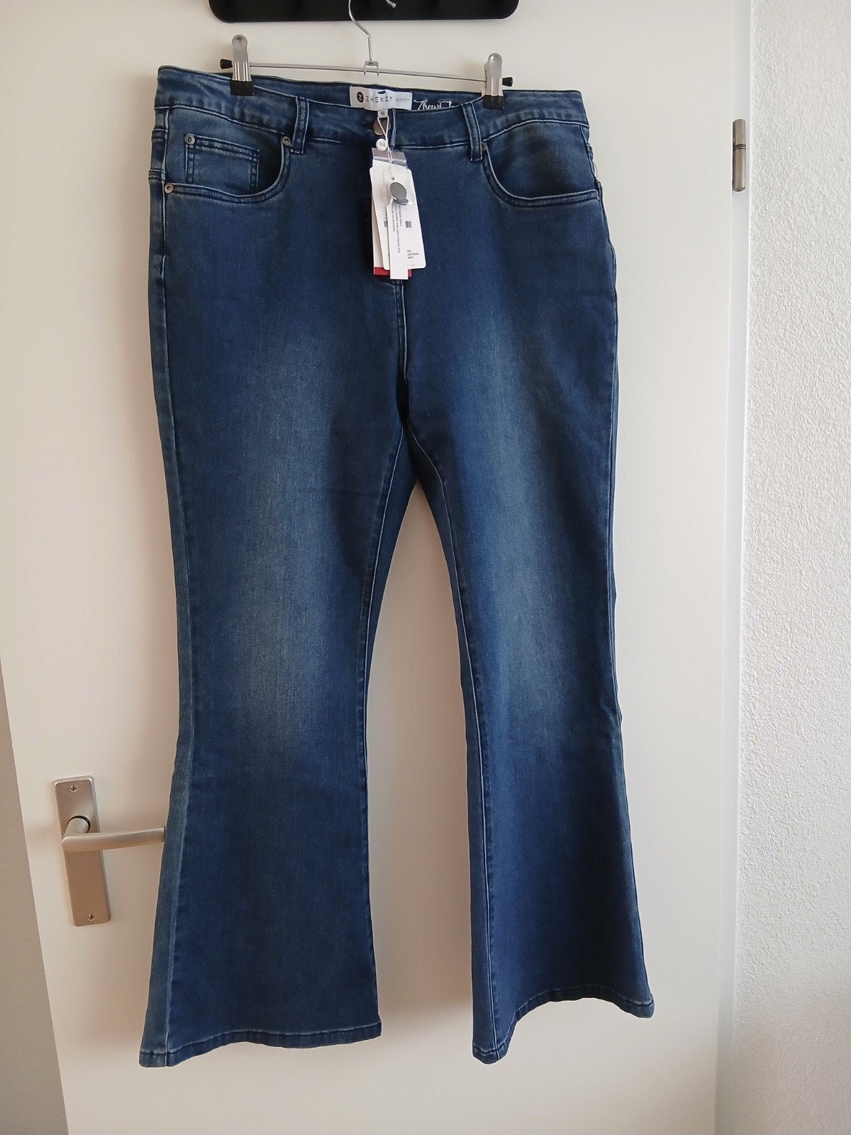 Prachtige flared jeans mét kaartjes van ZHENZI. Maat 46., Zhenzi, Nieuw, Broek of Spijkerbroek, Verzenden