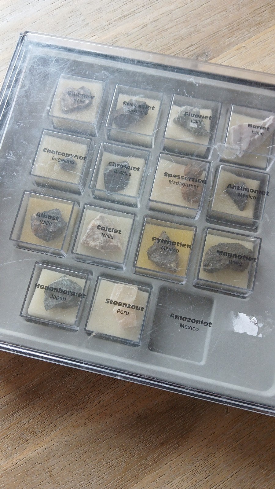 Verzameling van 15 diverse mineralen in displaydoos, Ophalen of Verzenden