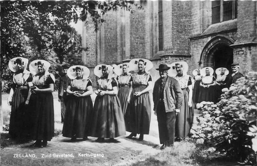 377-077-015 Zuid Beveland Kerkuitgang, Verzenden, Voor 1920, Zeeland