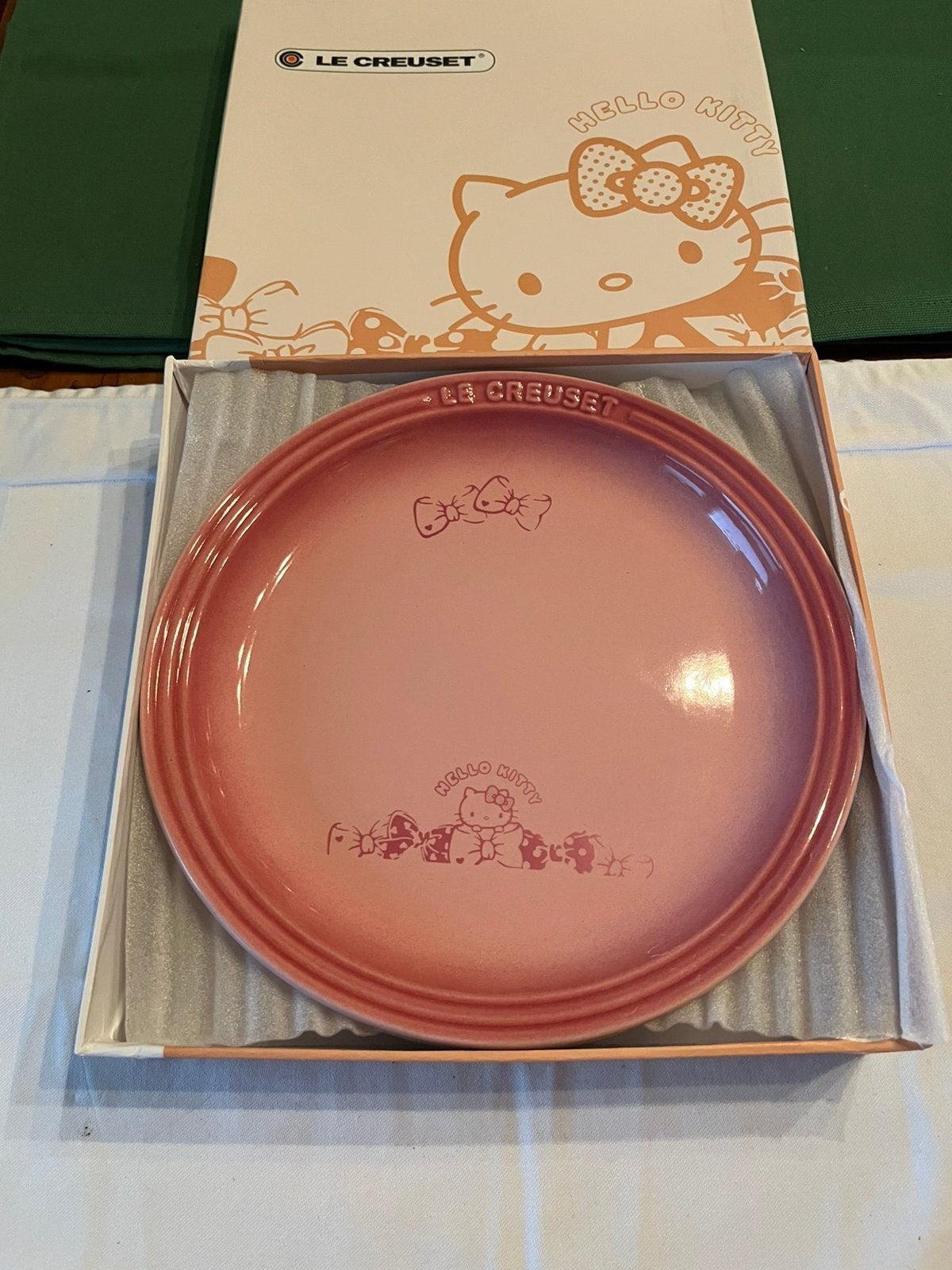 Le Creuset Hello Kitty borden, Huis en Inrichting, Overige merken, Keramiek, Nieuw, Ophalen of Verzenden